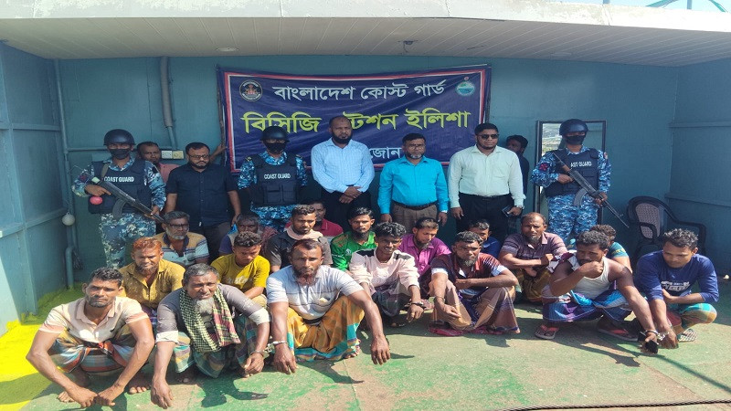 ভোলায় কোস্ট গার্ডের অভিযানে ১৮ জেলে আটক, ৩ লাখ মিটার জাল জব্দ