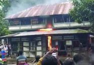 মাদারীপুরে শিশু ধর্ষণচেষ্টা : অভিযুক্তের বাড়িতে অগ্নিসংযোগ