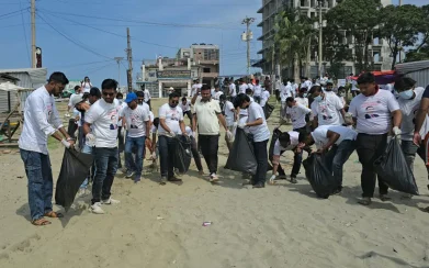 সাগরকন্যা কুয়াকাটা সৈকতে ছাত্রদলের পরিষ্কার-পরিচ্ছন্নতা অভিযান