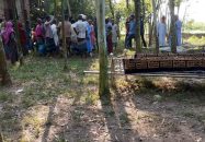 সম্পত্তির ভাগ না পেয়ে বাবার দাফনে মেয়ের বাধা