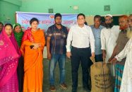 দুমকিতে ৩৯৭ জেলে পরিবারকে চাল বিতরণ