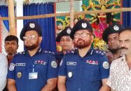 উজিরপুরে দুর্গাপূজার মণ্ডপ পরিদর্শনে ডিআইজি-এসপি