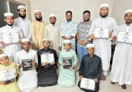 বরিশালে হাফেজ শিক্ষার্থীদের স্পোকেন ইংলিশ কোর্স সম্পন্ন, সনদ ও বই বিতরণ