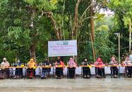 উজিরপুরে ১১ অসচ্ছল নারীর মাঝে সেলাই মেশিন বিতরণ