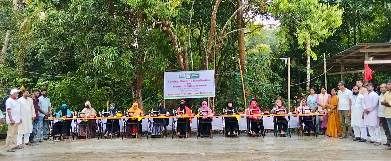 উজিরপুরে ১১ অসচ্ছল নারীর মাঝে সেলাই মেশিন বিতরণ