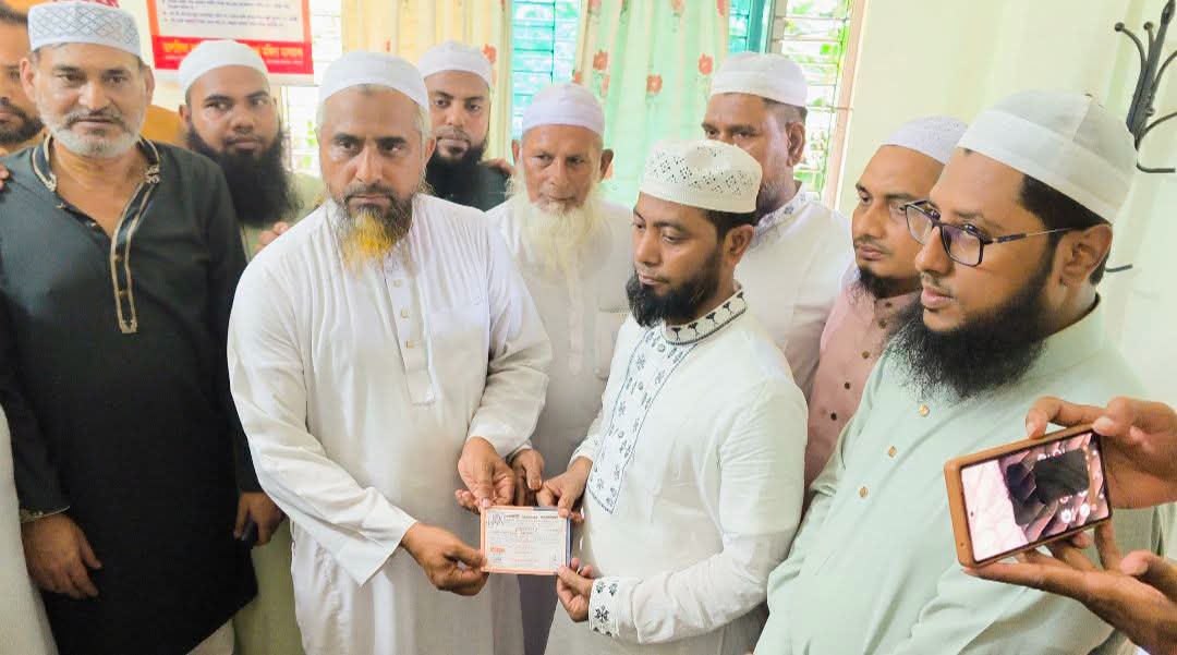 জামায়াত ছেড়ে শতাধিক নেতাকর্মী নিয়ে ইসলামী আন্দোলনে যোগ দিলেন চেয়ারম্যান প্রার্থী শাহিন শিকদার