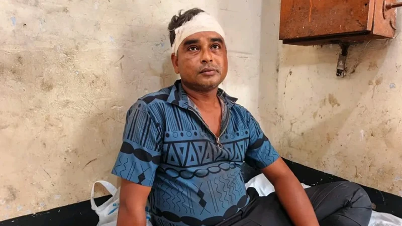 রাজাপুরে বিকাশ এজেন্টকে কুপিয়ে ৭ লাখ টাকা ছিনতাই
